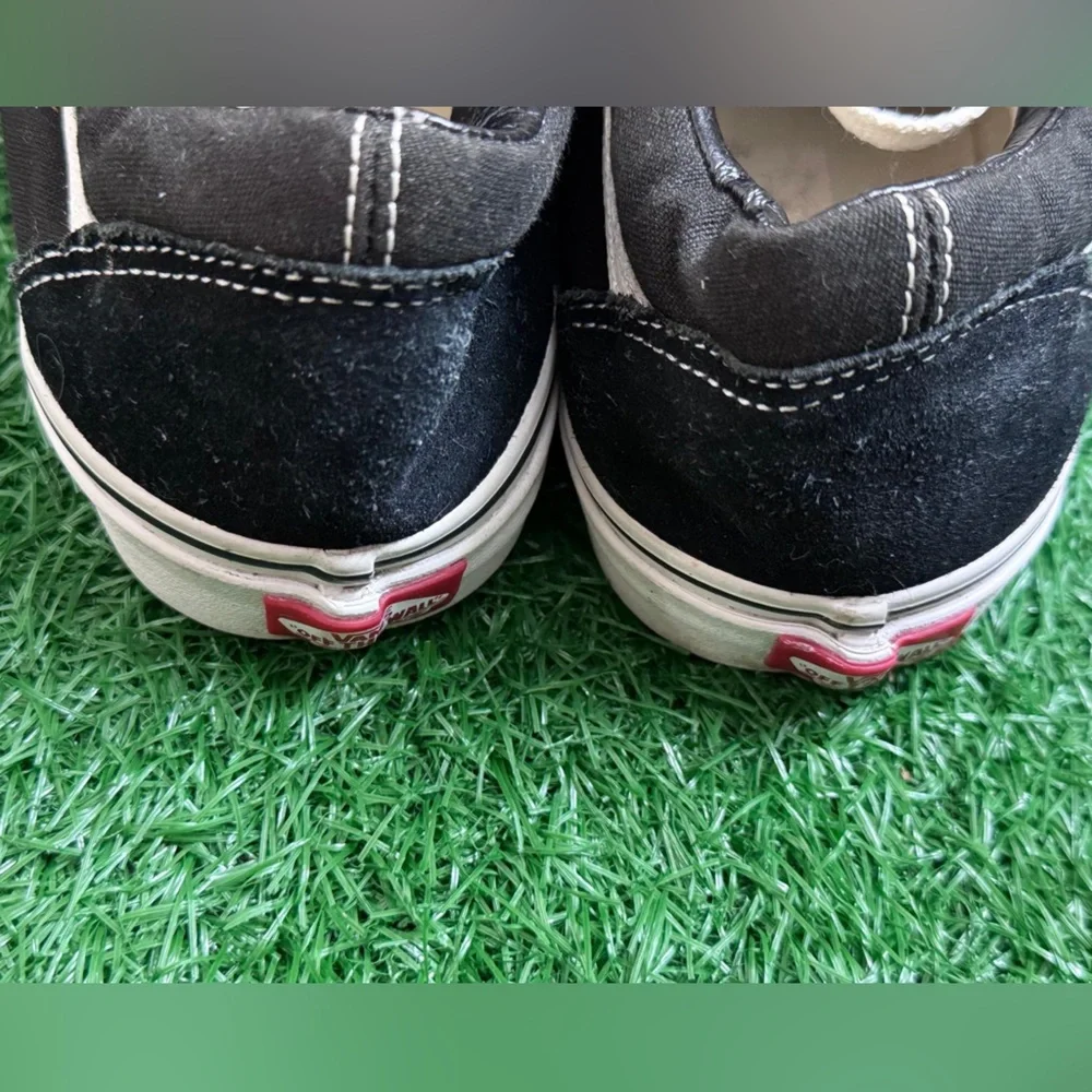 Vans Unisex Black‎ and White Sneakers Size M-9.5 W-11